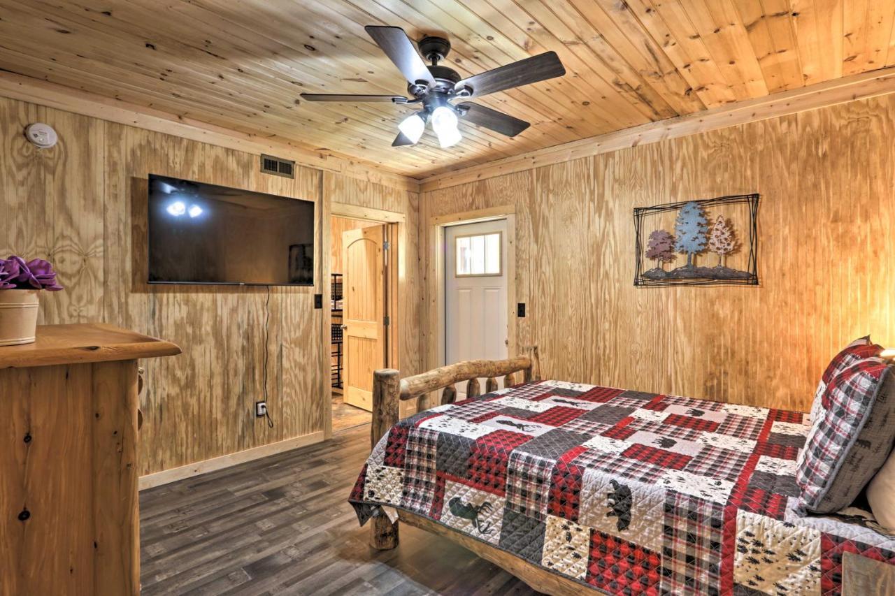 Gatlinburg Cabin With Loft And Game Room 1 Mi To Town Exterior photo