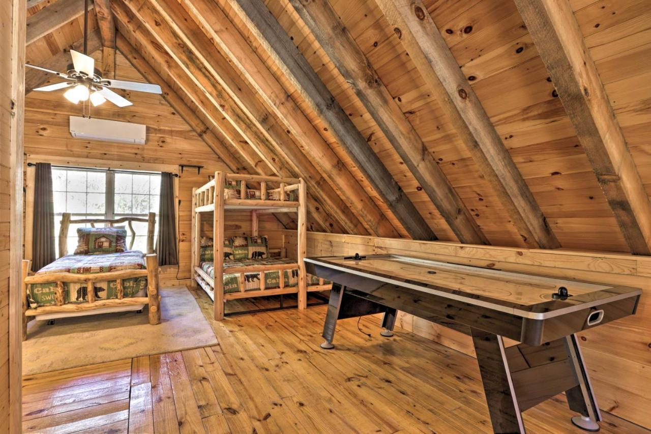 Gatlinburg Cabin With Loft And Game Room 1 Mi To Town Exterior photo
