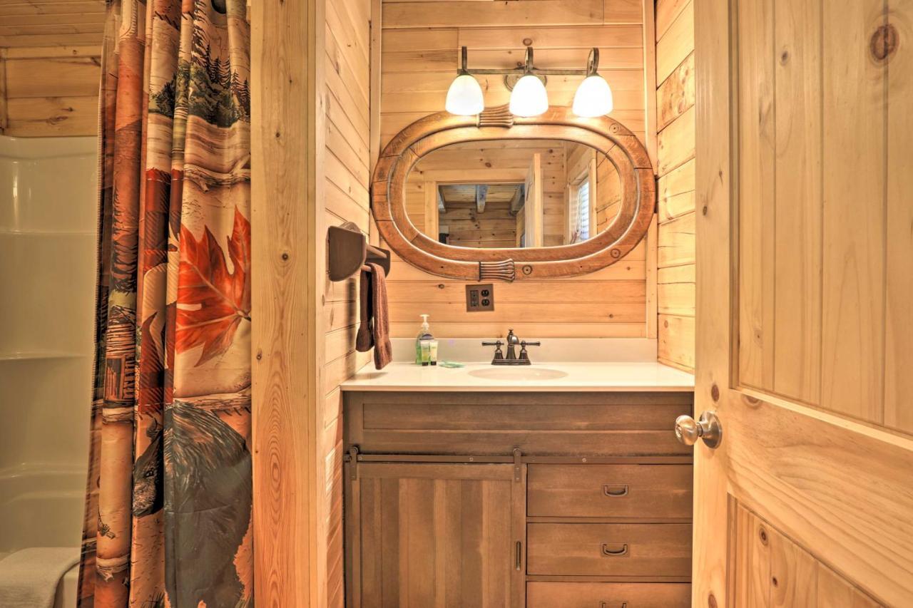 Gatlinburg Cabin With Loft And Game Room 1 Mi To Town Exterior photo