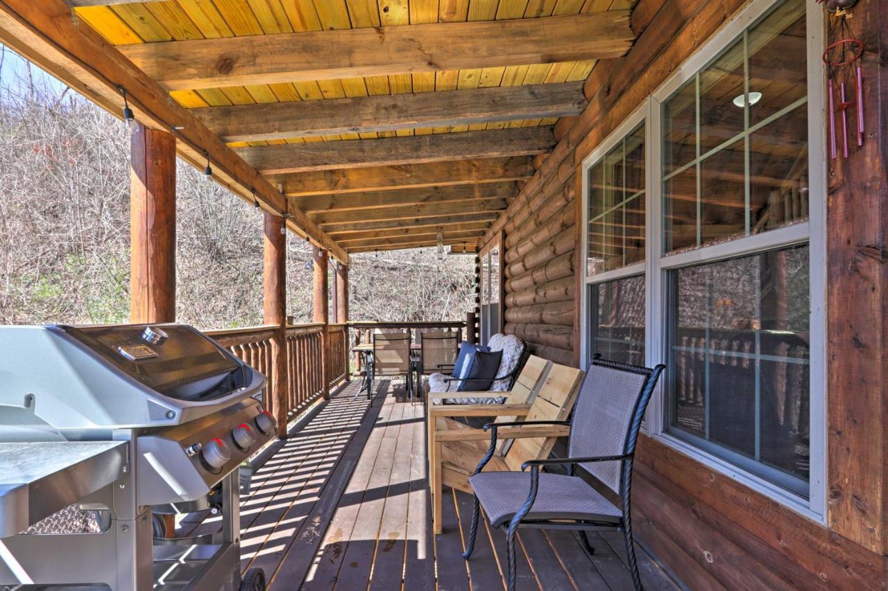 Gatlinburg Cabin With Loft And Game Room 1 Mi To Town Exterior photo
