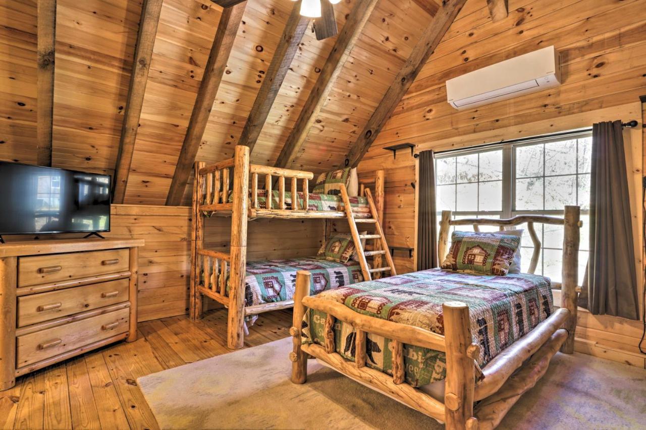 Gatlinburg Cabin With Loft And Game Room 1 Mi To Town Exterior photo