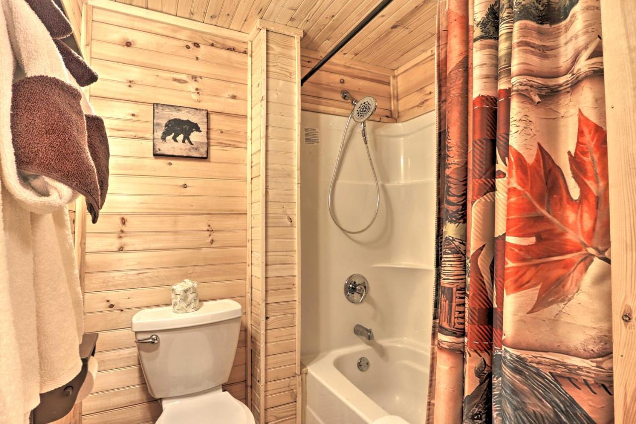 Gatlinburg Cabin With Loft And Game Room 1 Mi To Town Exterior photo