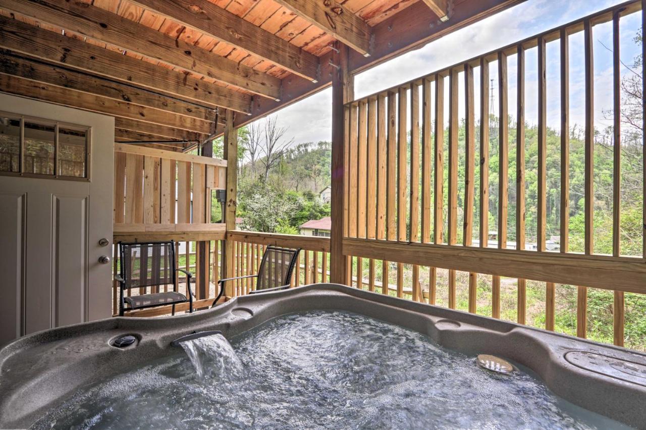Gatlinburg Cabin With Loft And Game Room 1 Mi To Town Exterior photo