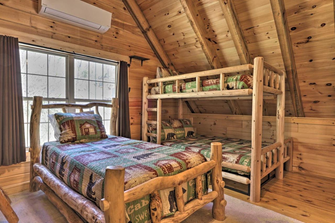 Gatlinburg Cabin With Loft And Game Room 1 Mi To Town Exterior photo