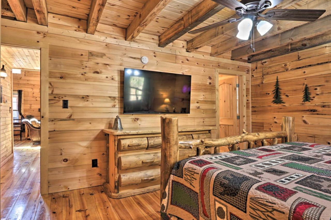 Gatlinburg Cabin With Loft And Game Room 1 Mi To Town Exterior photo