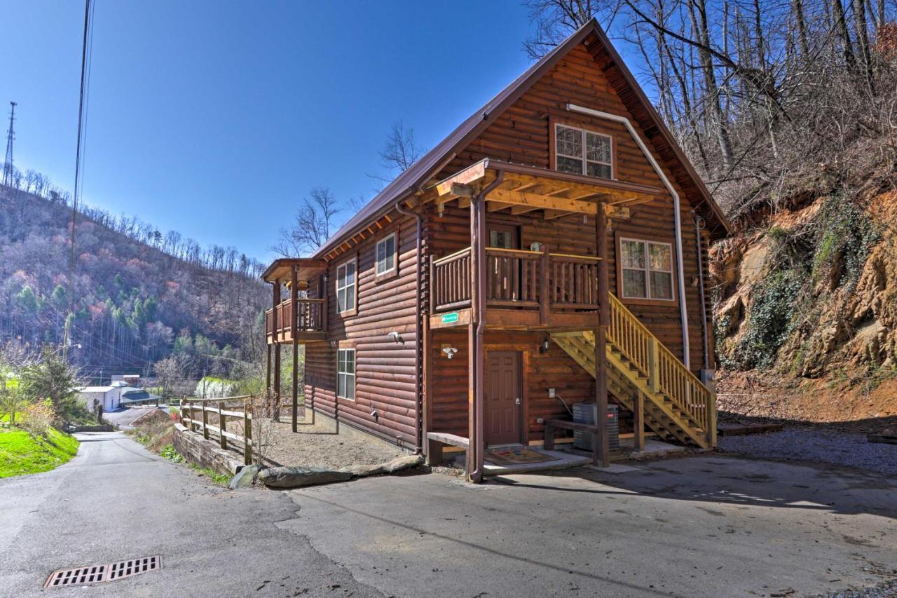 Gatlinburg Cabin With Loft And Game Room 1 Mi To Town Exterior photo